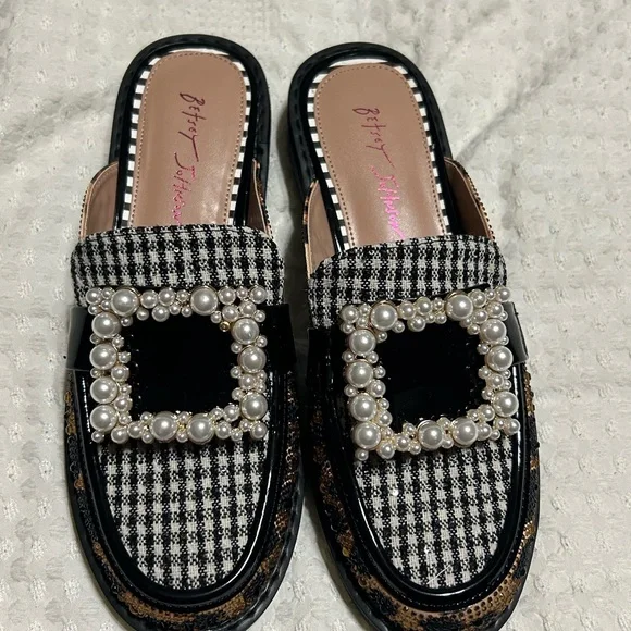 Betsey Johnson Black and White Pearl Buckle Mules - Picture 2 of 5